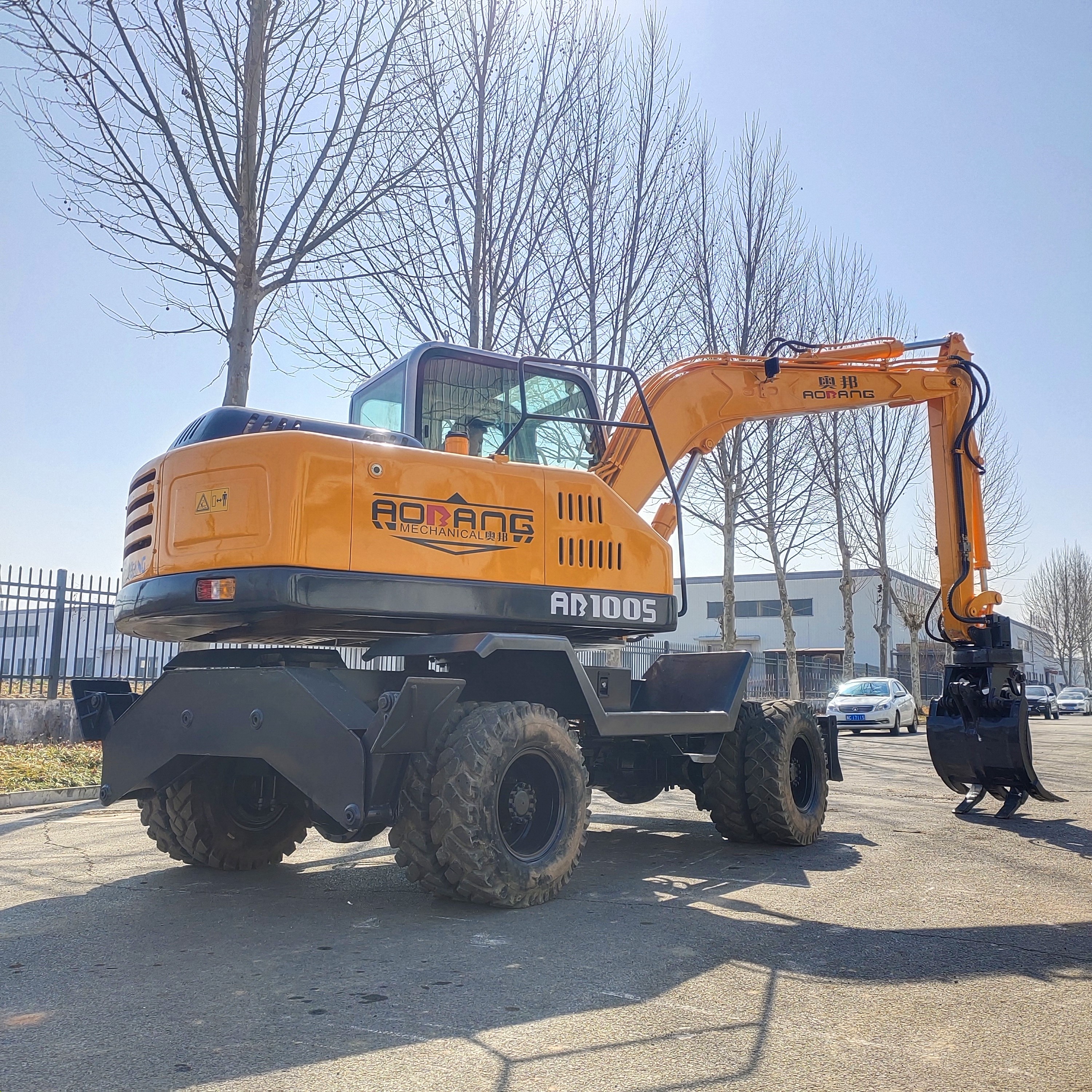 奥邦100 轮式抓木机 挖掘机 开沟机 挖土机 旋转装载机 随车抓