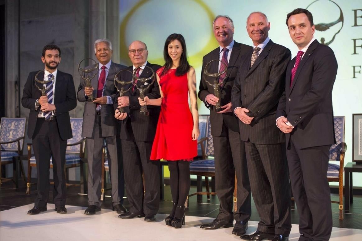 企业家罗旭瑞事业有成,爱女罗宝文才貌双全