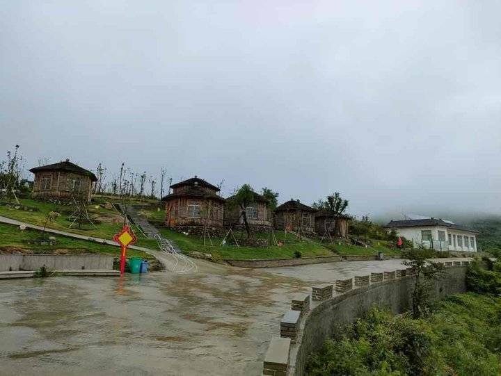 秋雨中的长清卧龙峪景区