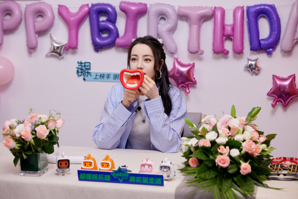 「消息」迪丽热巴生日直播全程回顾 阿丝儿收获了一整年份的可爱能量