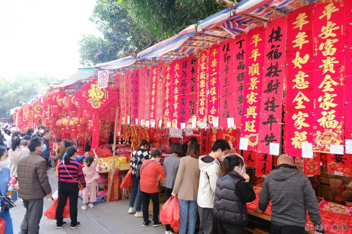 春联灯笼年货市场大街图片