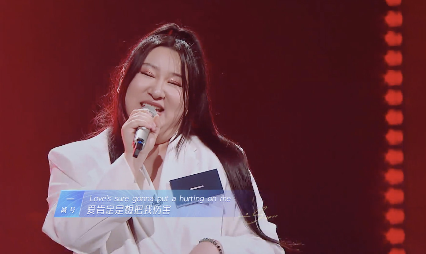 大张伟力捧锤娜丽莎,罗永浩评价她猖狂,她能从宝藏歌手出圈吗