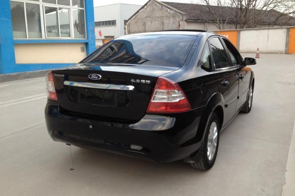 10年福特福克斯手动挡1.8三厢车多重