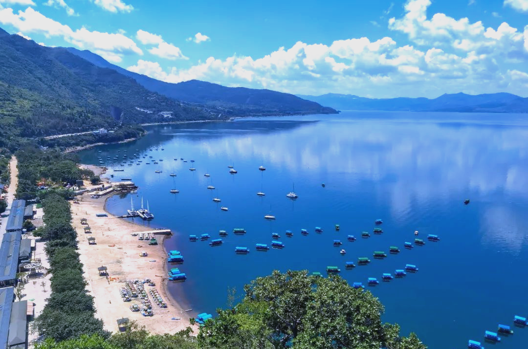探秘云南抚仙湖:夏日休闲的绝美去处