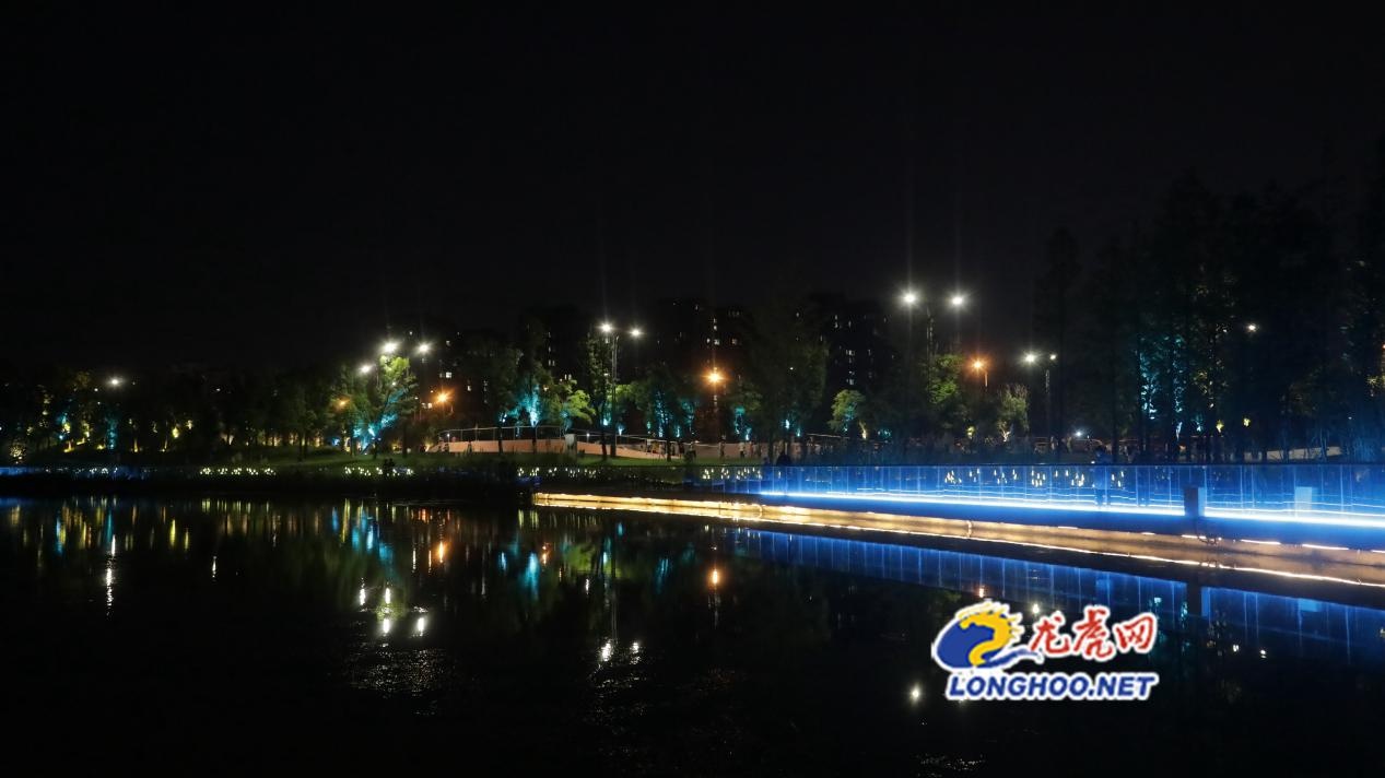 南京浦口兰溪公园夜景图片