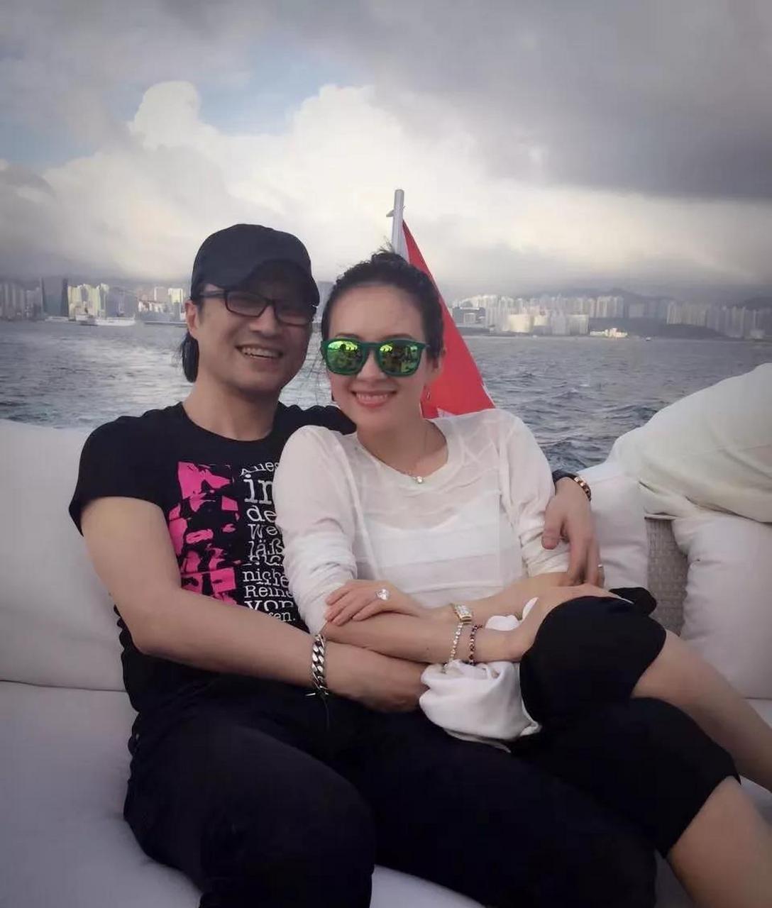 看到网上一直流传着章子怡海边的泳装照,网友们表示"看着清纯的