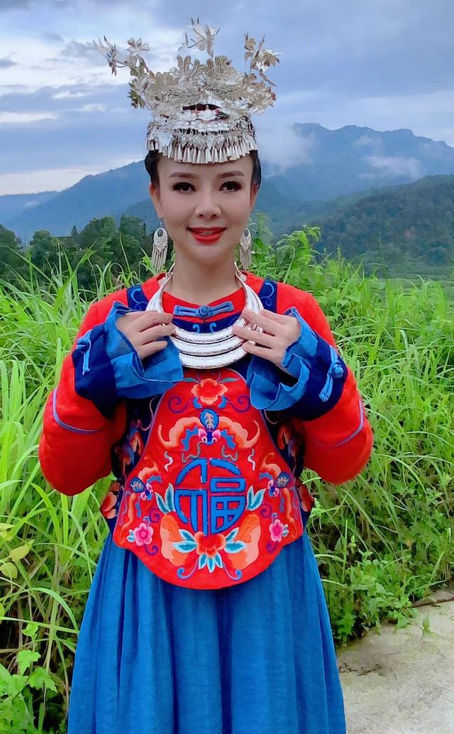 《星光大道》冠军刘赛:双目失明29年,军人丈夫愿意捐献眼睛