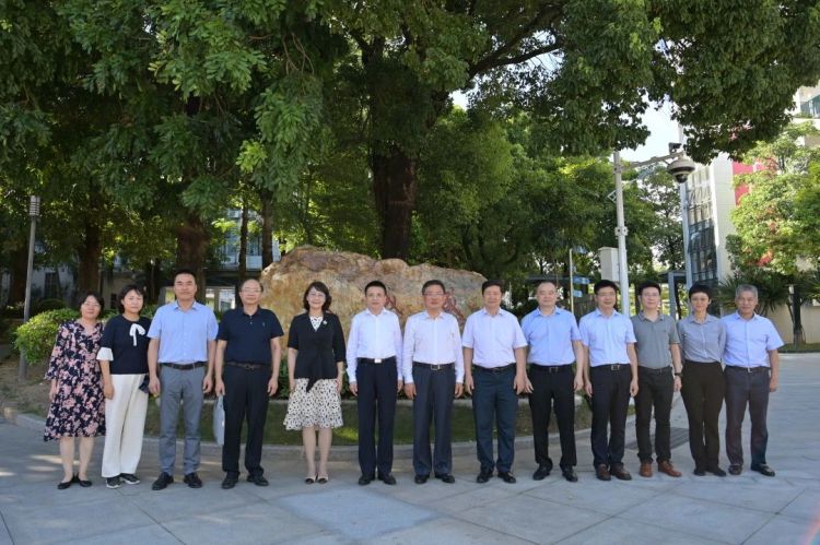 宝安区委常委,宣传部部长周学良率队调研宝安中学(集团)