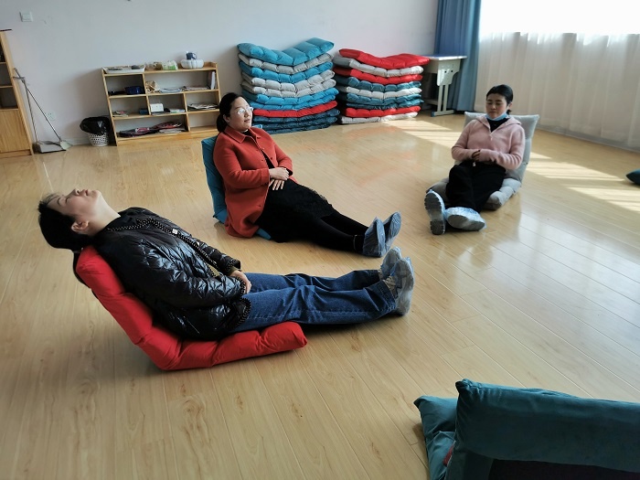 亳州特教学校:催眠放松体验周让女教师卸下心灵包袱