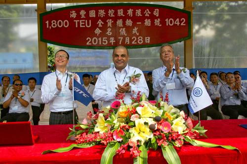 青岛首富杨绍鹏发家史:搬运工出身,54岁公司上市,身家355亿