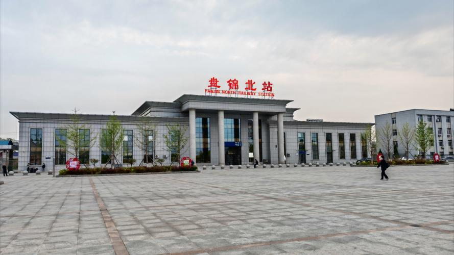 红海滩奇观:浪漫与自然的亲密接触