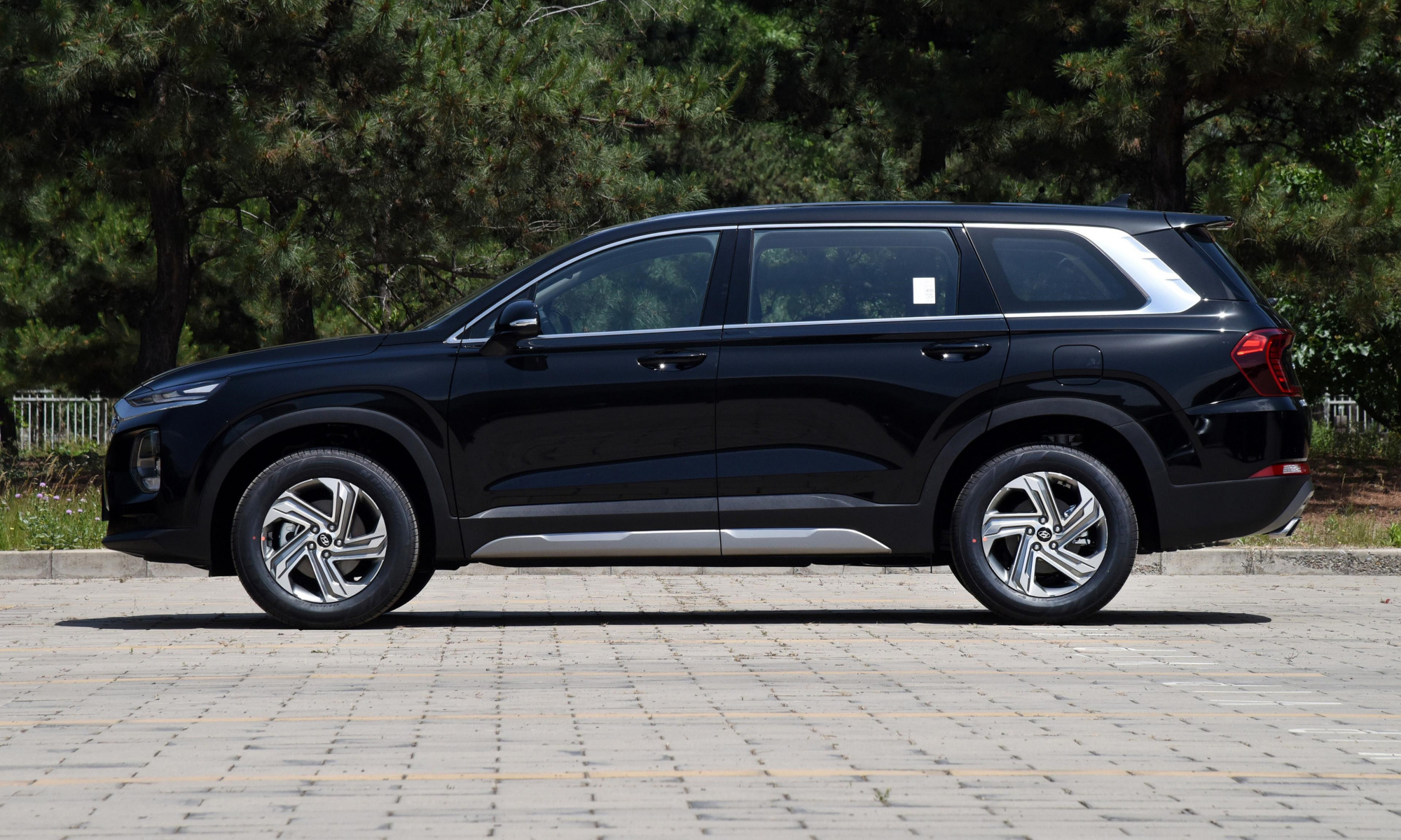 舒适的6座suv,车长近5米,230马力能喝92油,丐版10.25英寸大屏