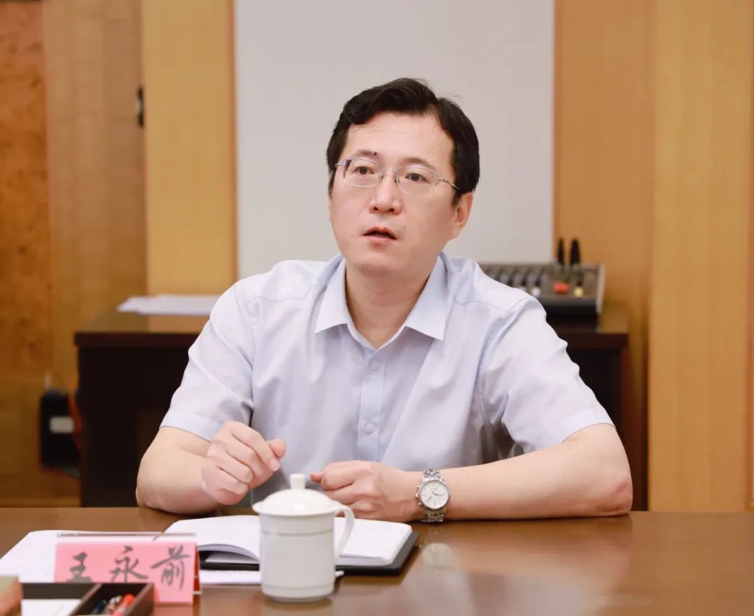 袁泉会见新华社上海分社社长王永前一行