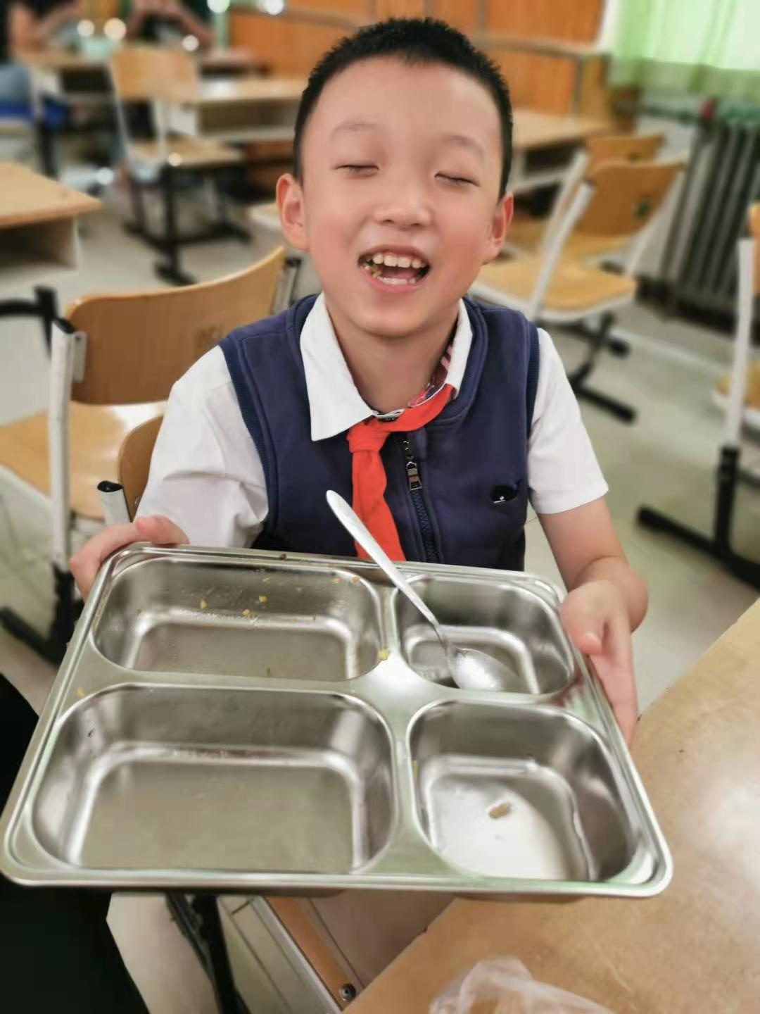 勤俭节约新"食"尚 石家庄市金马小学开展光盘行动