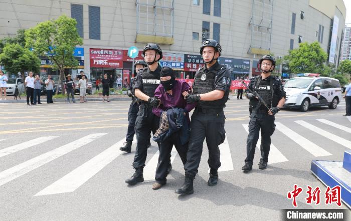 黄岩在逃人员照片图片