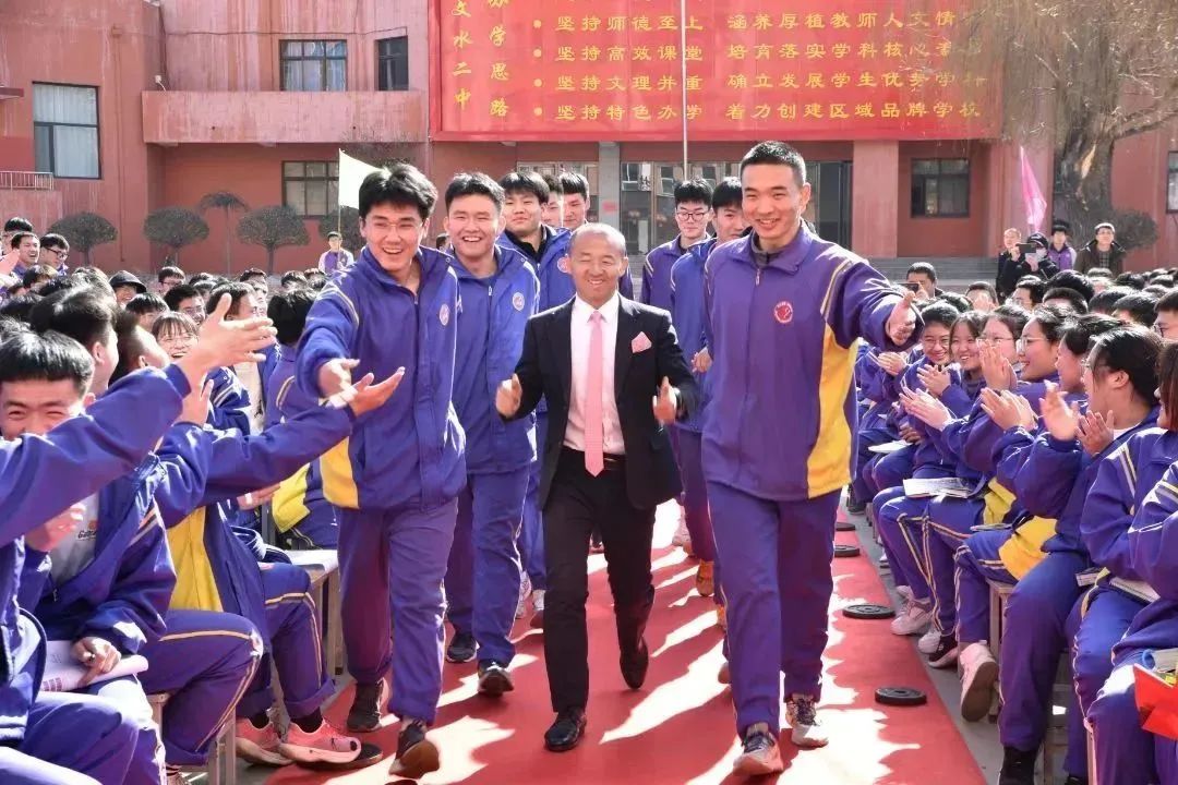 文水二中举行《一定要》主题高考励志演讲报告会