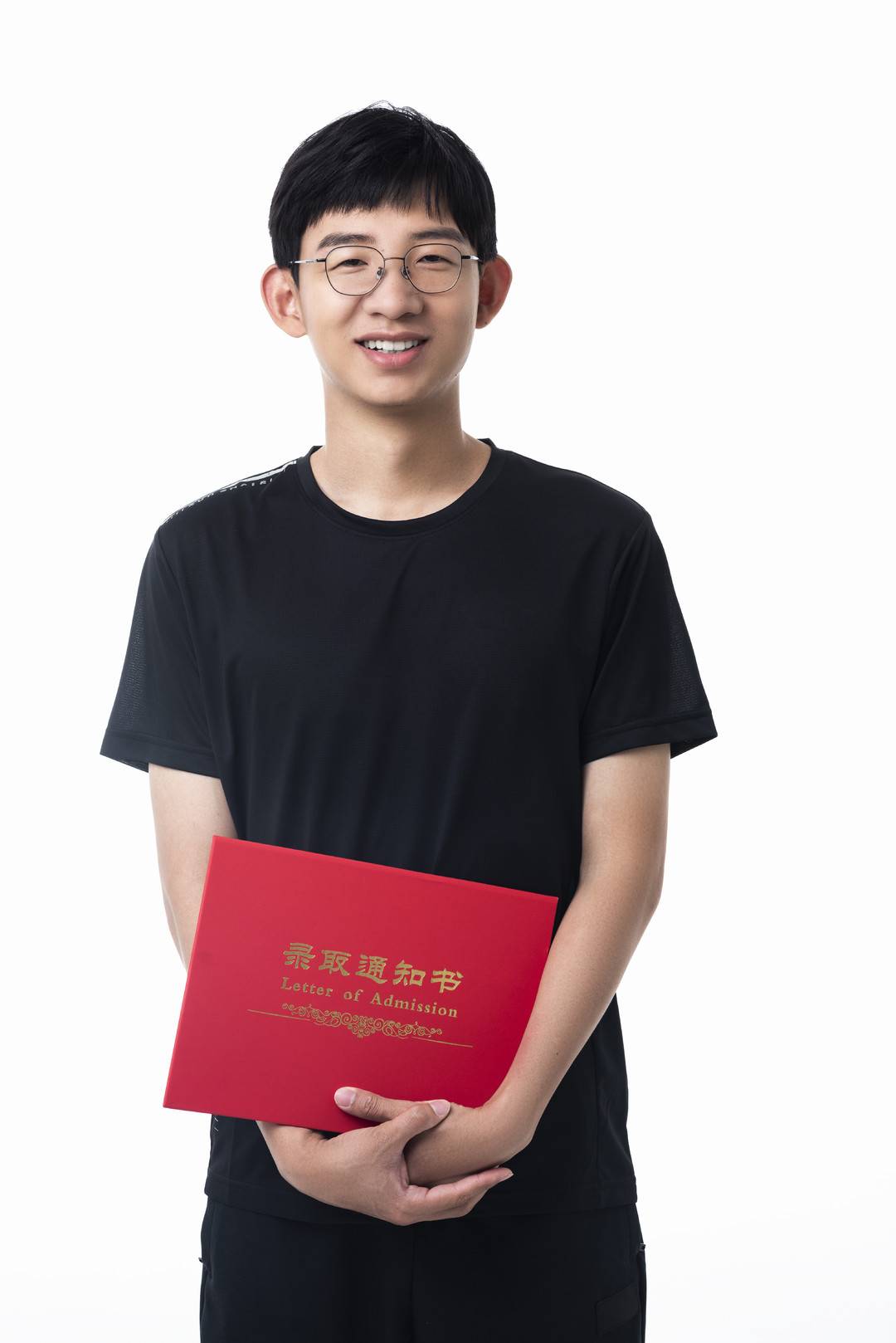 刘嘉森考入北大后却一心扑在赚钱上,老师斥责他"不务正业",没想到他却