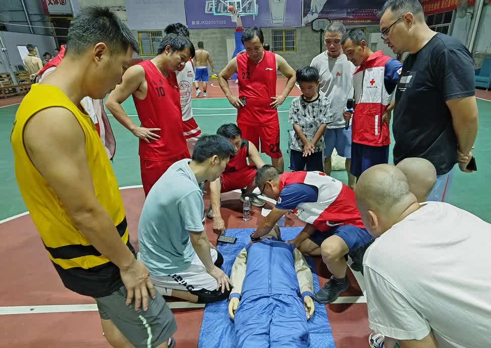 新田县红十字会开展救护员培训