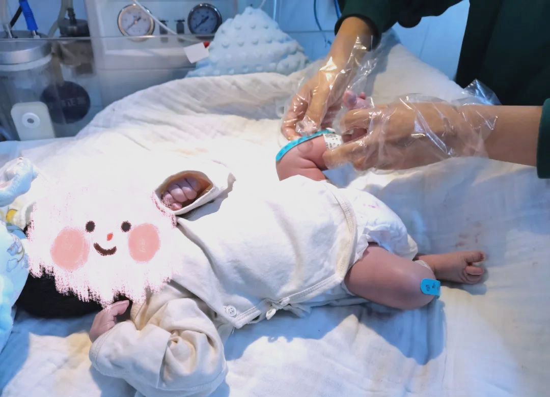 新生儿出生至病房的全程记录