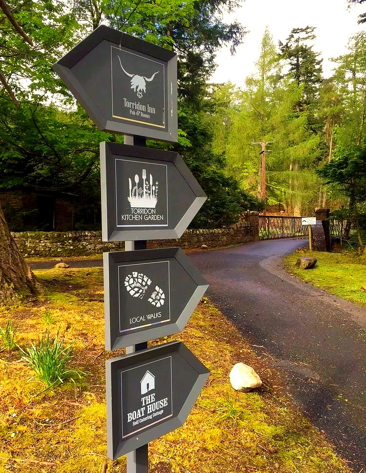 多种几何形态导视牌设计,满足不同场景需求