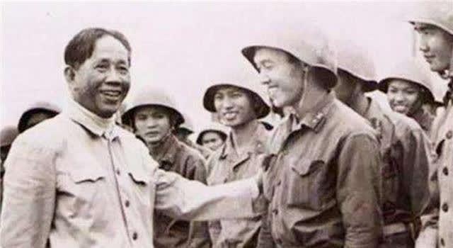 中越战争,越南王牌飞行员带9人投靠中国,结局如何?