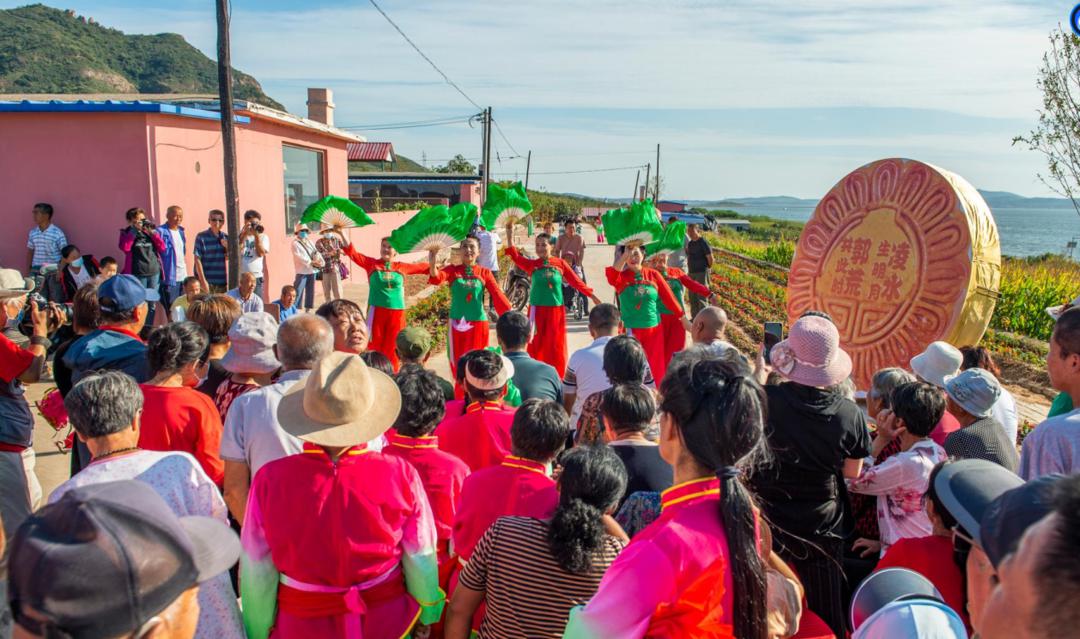 锦州翠岩镇郭荒地村柴火街变网红街