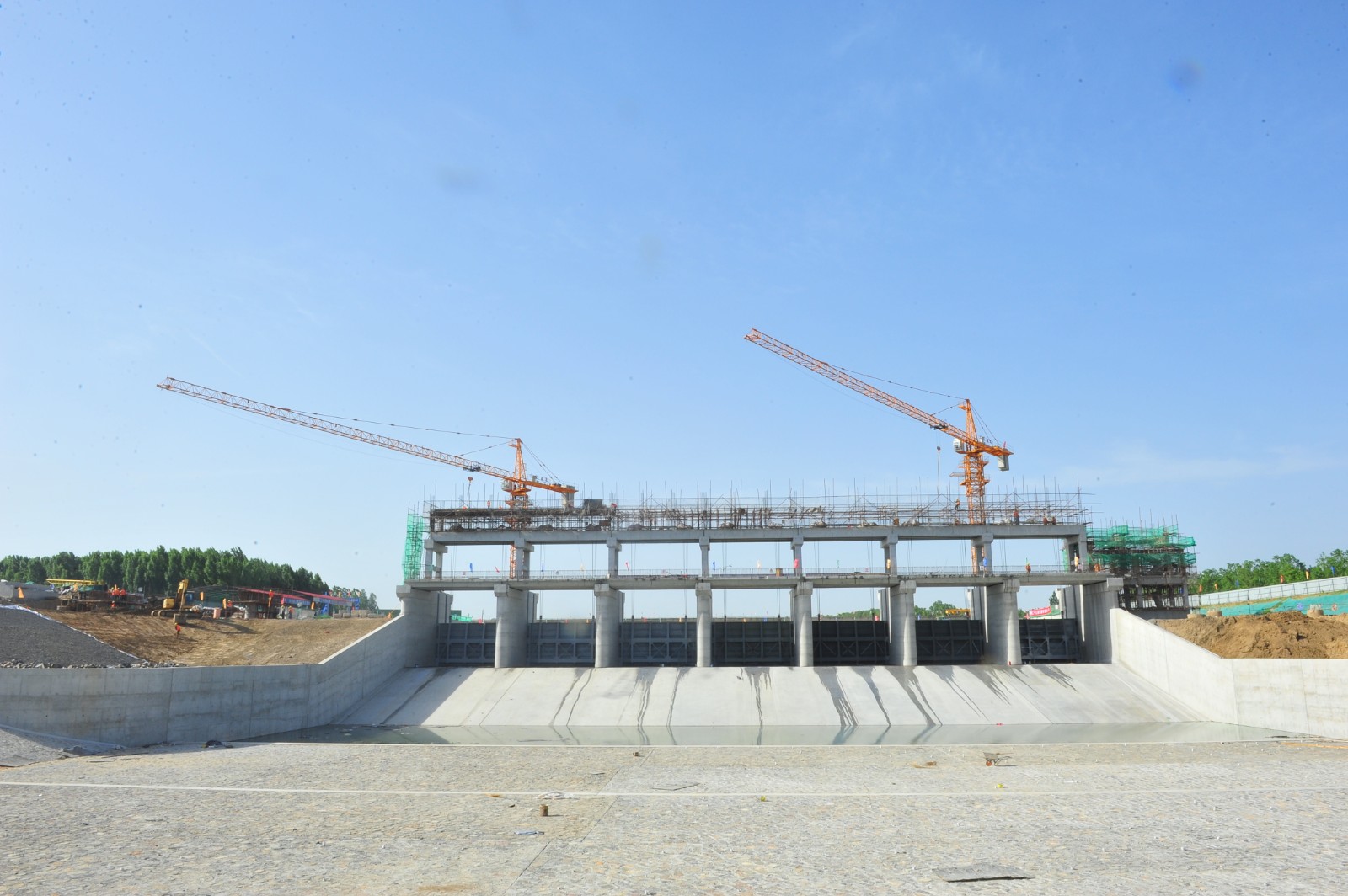 闸门"上岗" 山东小清河复航工程首道节制闸建成投用