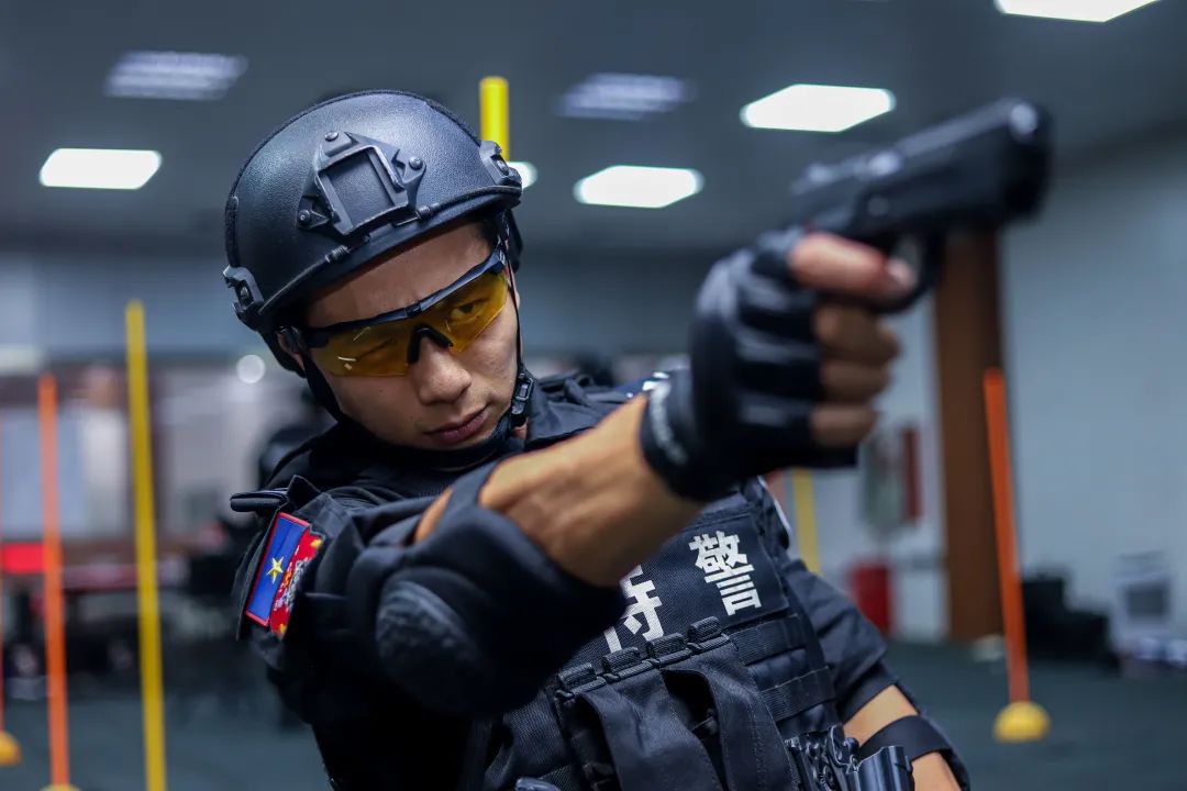 【全警实战大练兵】直击闵行特警夏训体能战术特训