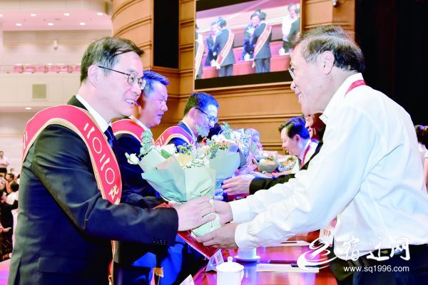 张荣林获得全国优秀医院院长殊荣