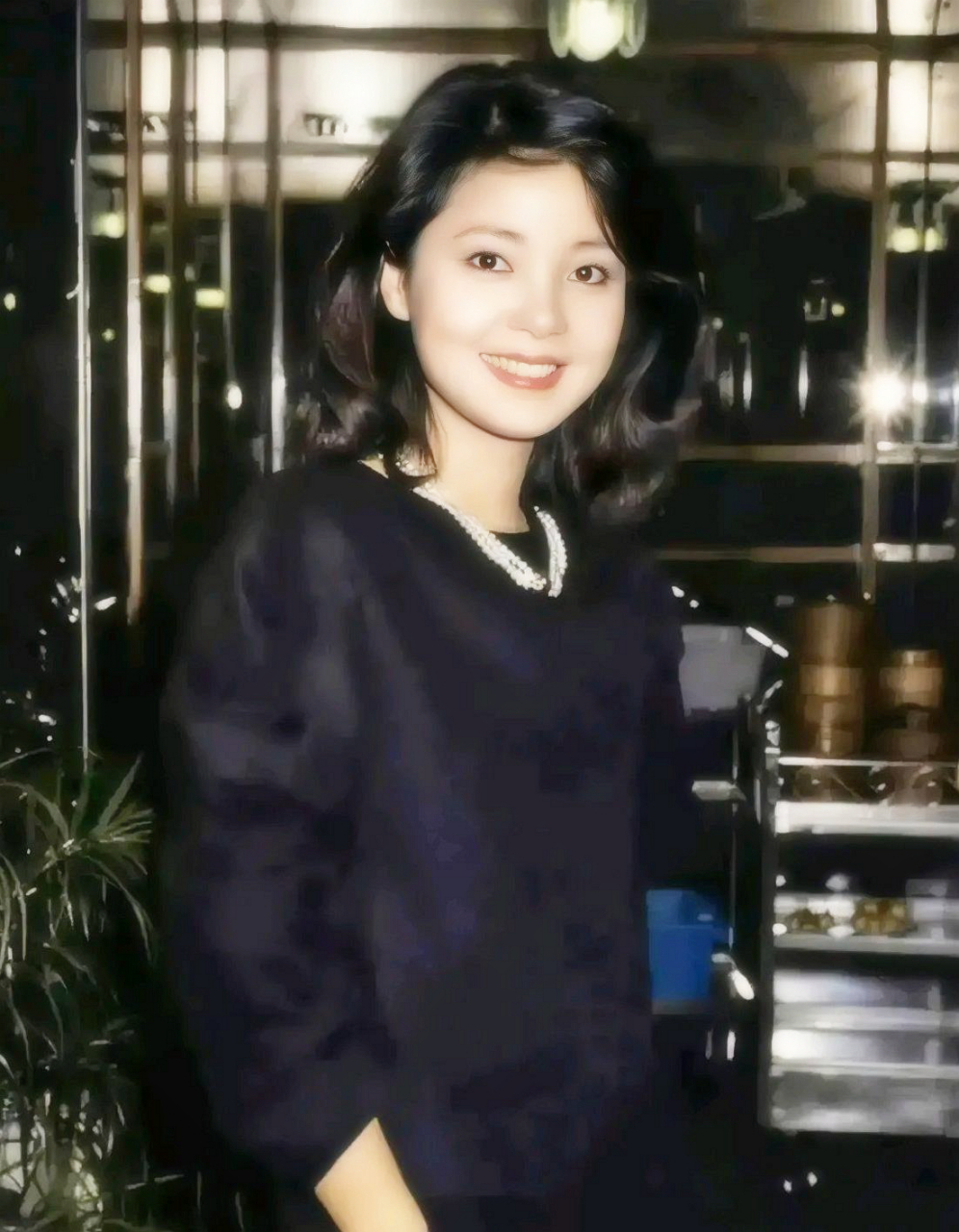 中文名:邓丽君 外文名:teresateng,テレサ·テン 别名:邓丽筠 国籍