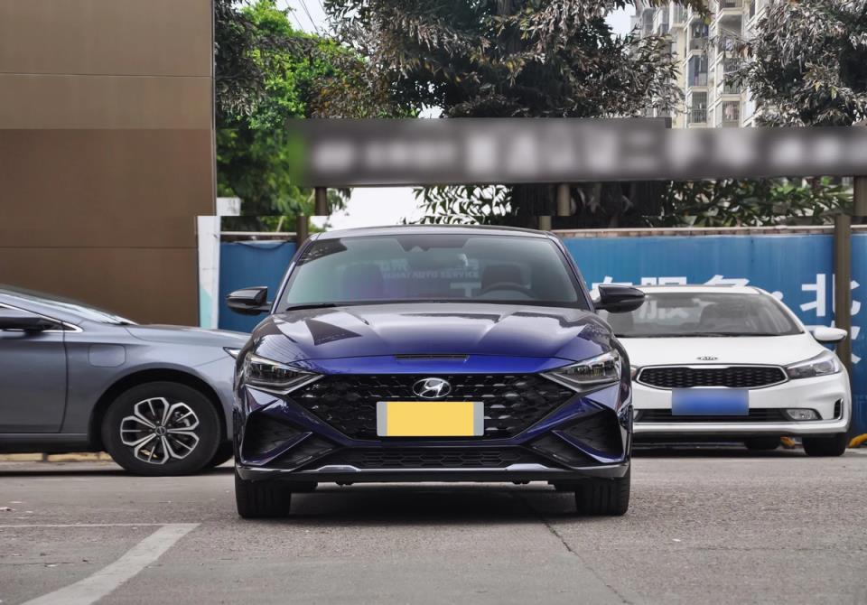 合资运动轿车,配真4出排气,15万能买顶配,解读现代菲斯塔