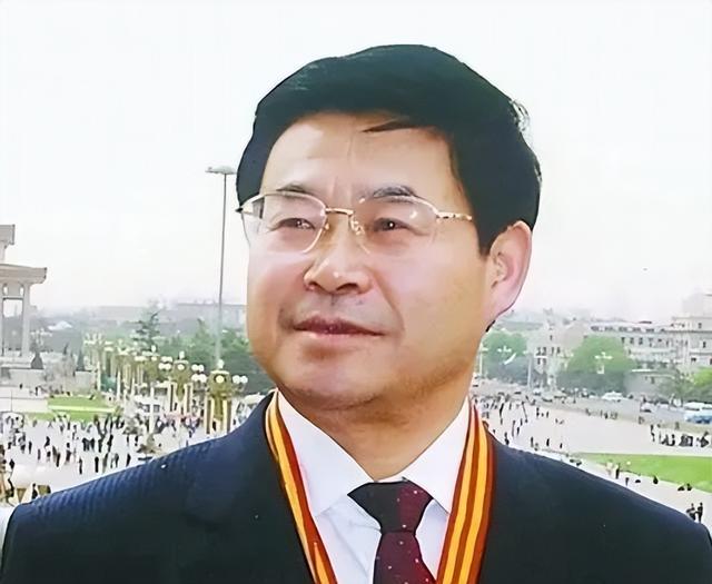 2厅官被查,1厅官被"双开"!他已退休7年