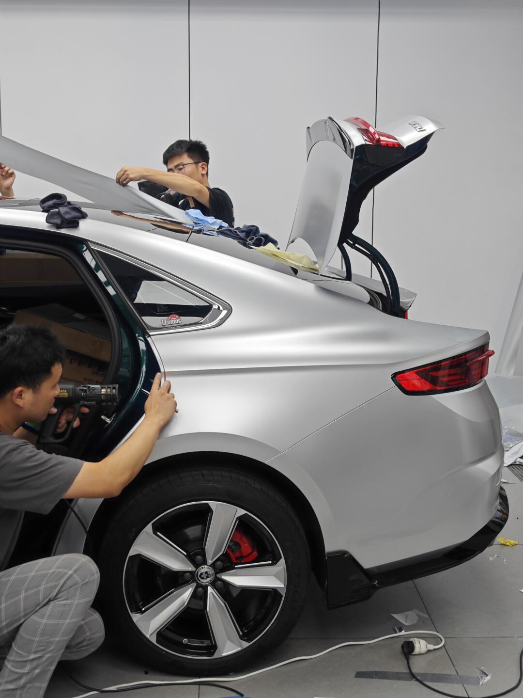 汽车贴膜可以贴外面吗