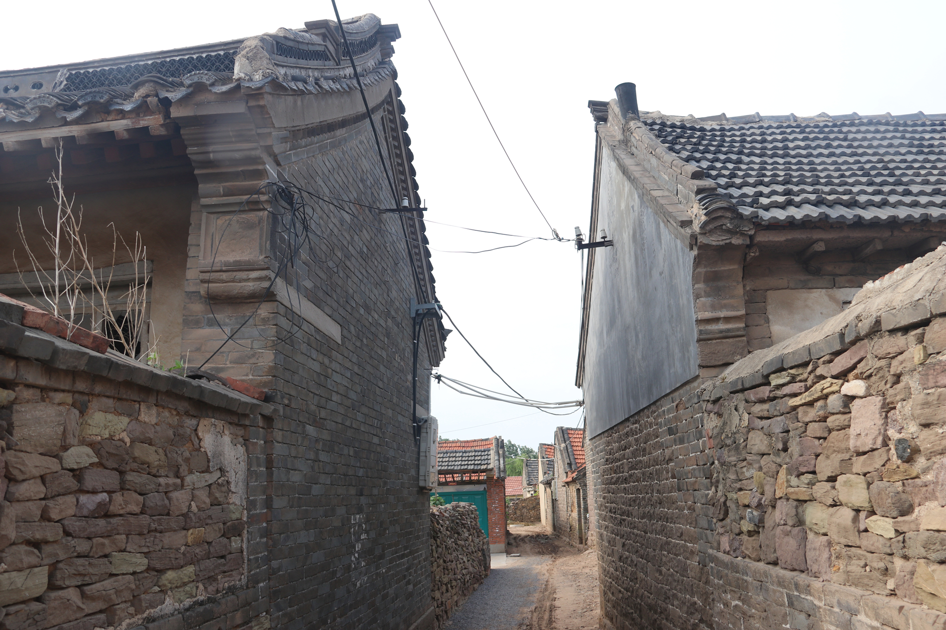 看图:莱西市姜山镇吕家泽口村,有一座老式的吕氏祠堂