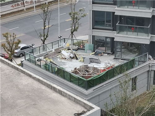 北仑卓越维港业主改造大片非上人屋面