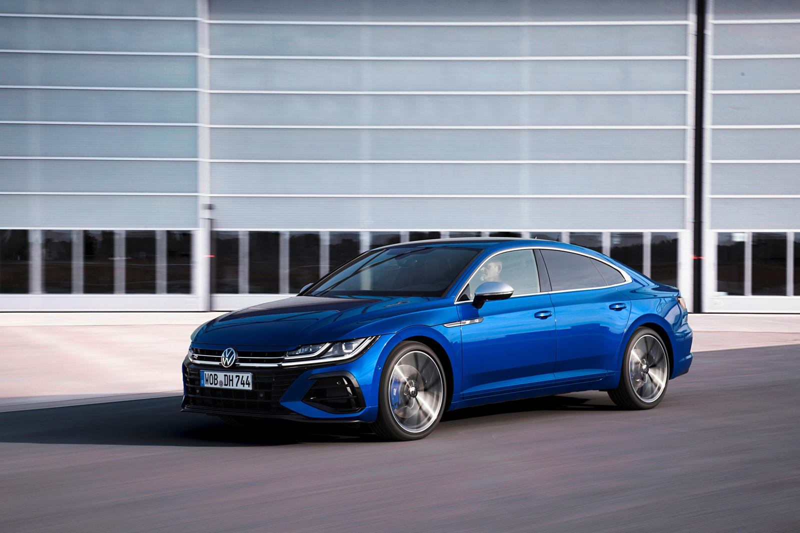 大众cc r实车曝光,2.0t 4驱,经典蓝车身涂装