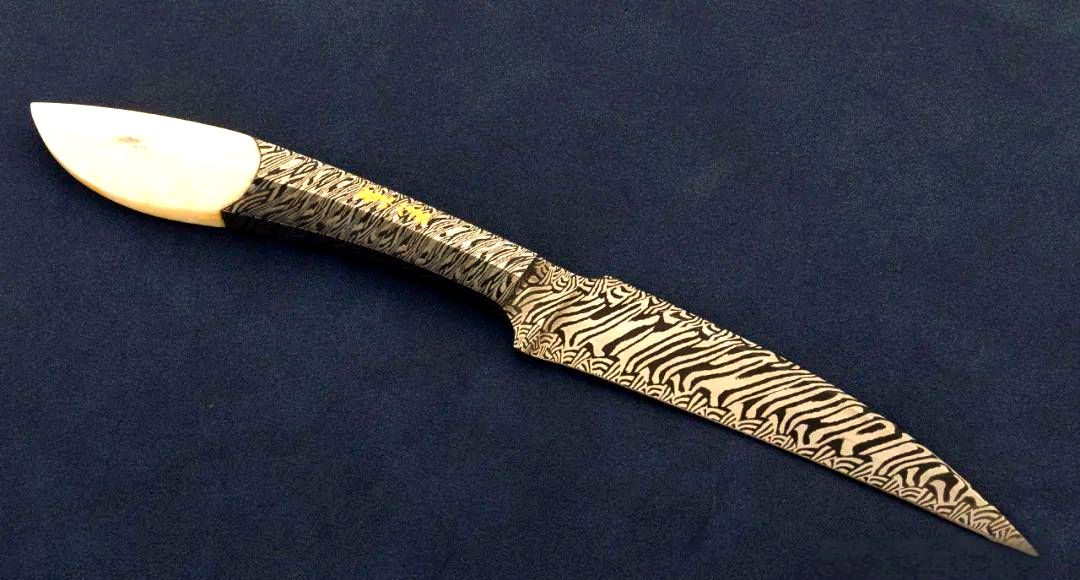 精湛匠心打造的一体钢短刀,设计雅致独具匠心!