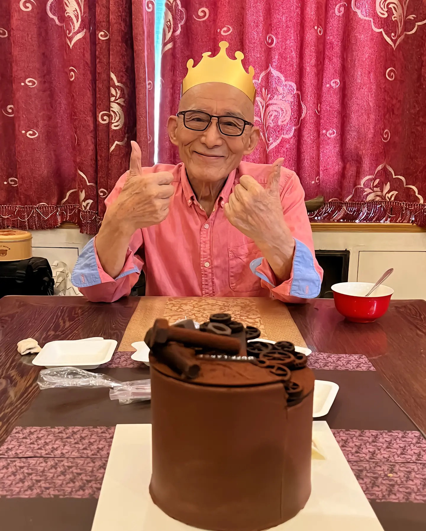 李修缘生日图片