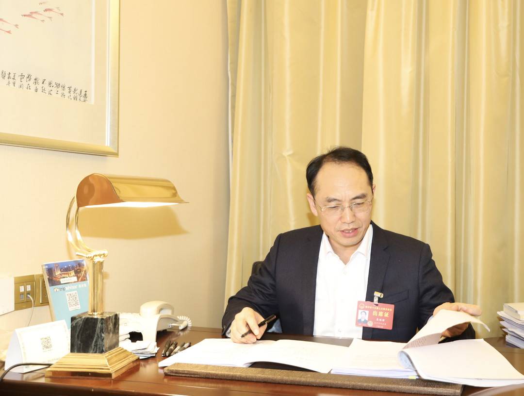 四川省人大代表龚焕楷:打造"成渝双圈"1小时交通联动网 规划研究内自