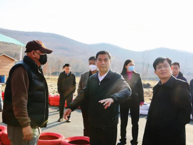 吉林省长白山保护开发区管委会池南区区委书记,区长曹