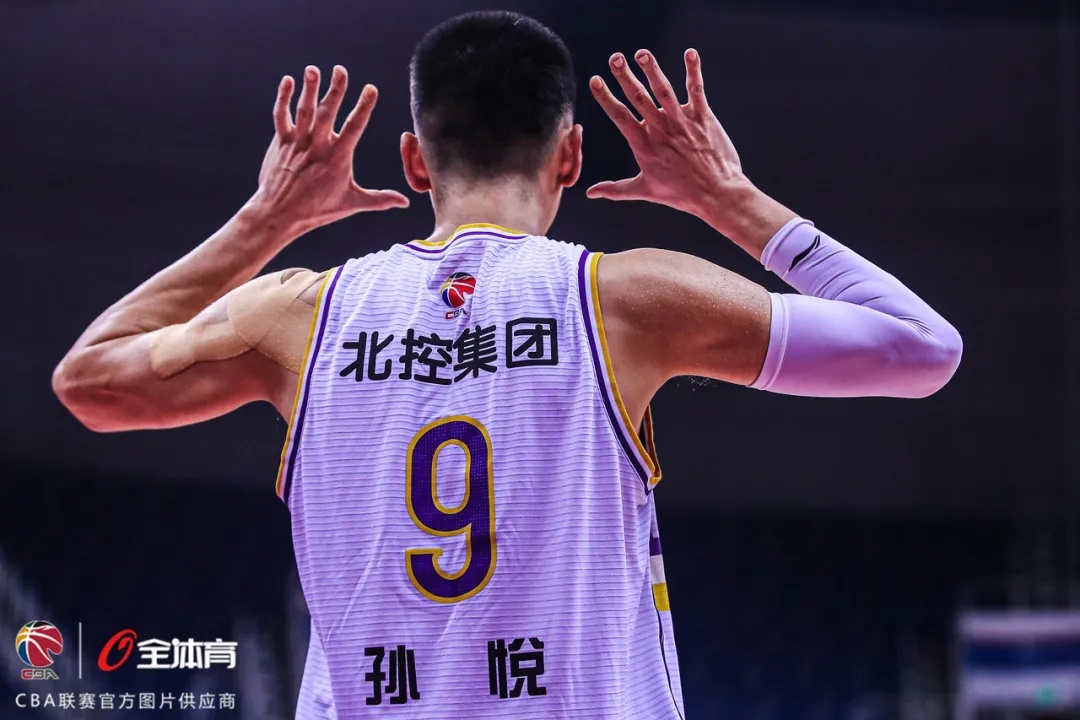 篮球运动员孙悦退役