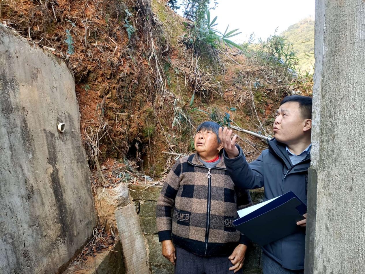 徽州区杨村乡开展地灾隐患点汛前安全排查