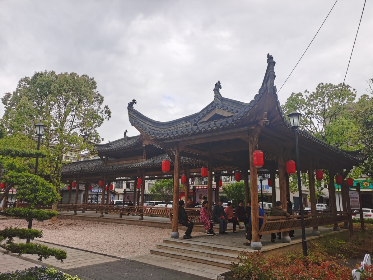 江西上饶广信区:美丽集镇绽新颜 提升群众幸福感