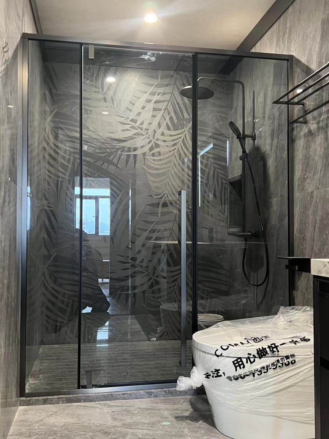 高奢灰玻淋浴房|霸道总裁风带来沉稳高级感