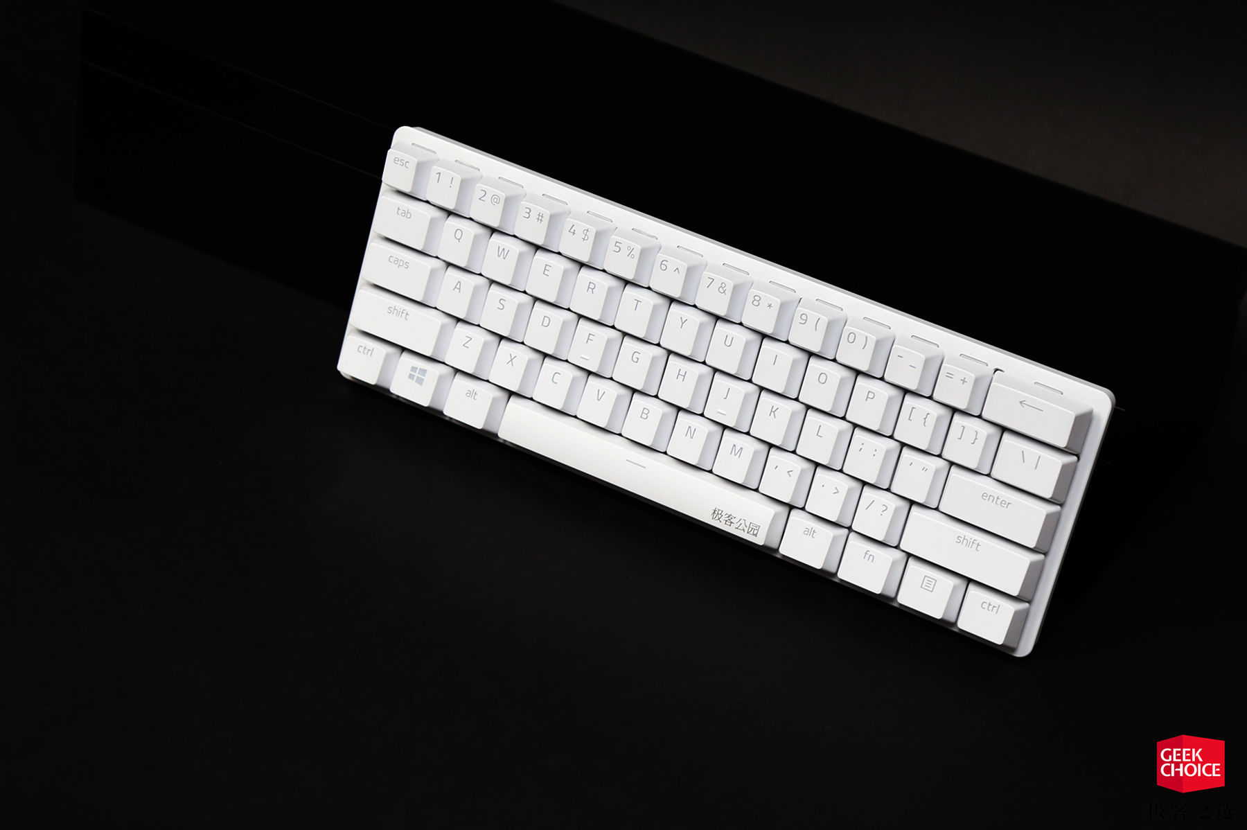 雷蛇猎魂光蛛迷你版上手:61 键布局,身材变小之后用起来怎么样?