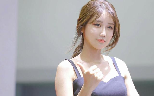 她被誉为韩国最漂亮的车模,32岁仍保持18岁的容貌,美出新高度