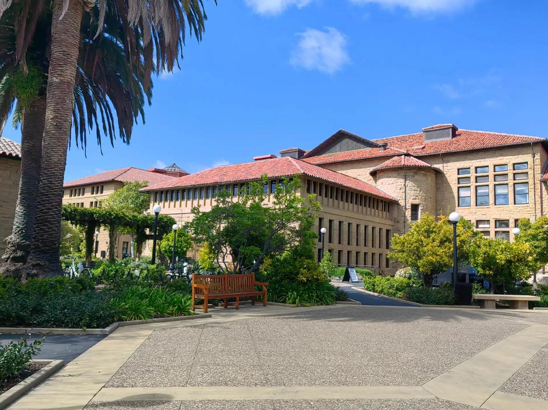 宇华教育出售泰国斯坦福国际大学的背景与影响