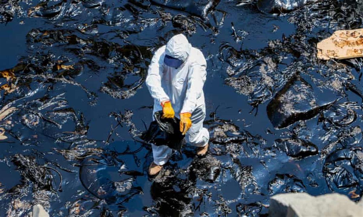 汤加火山喷发致秘鲁21个海滩遭石油污染大量海洋生物死亡