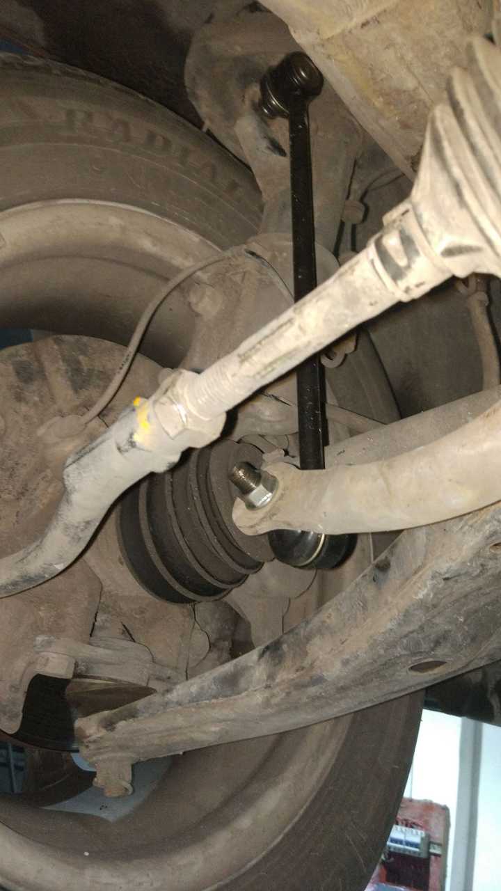 汽车稳定杆和平衡杆有什么区别?还有悬挂系统的那几个杆?