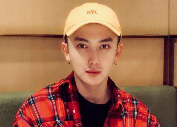 自食恶果?从小鲜肉到沧桑大叔,网红金大威哭诉整容失败史